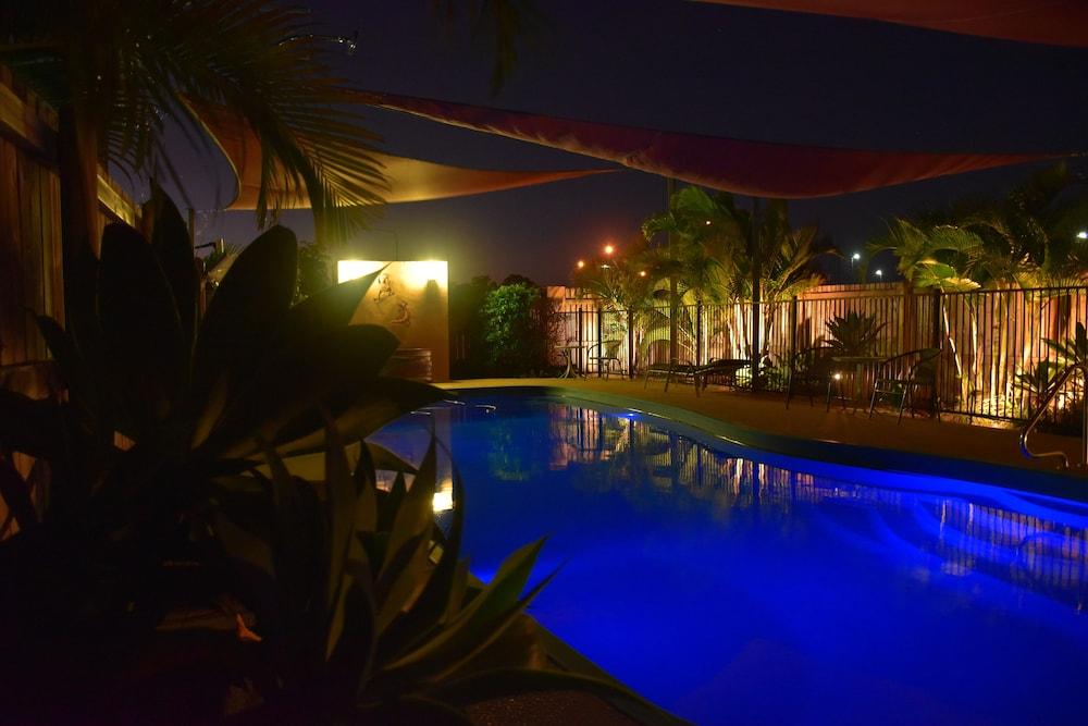 Bluewater Harbour Motel Боуэн Экстерьер фото
