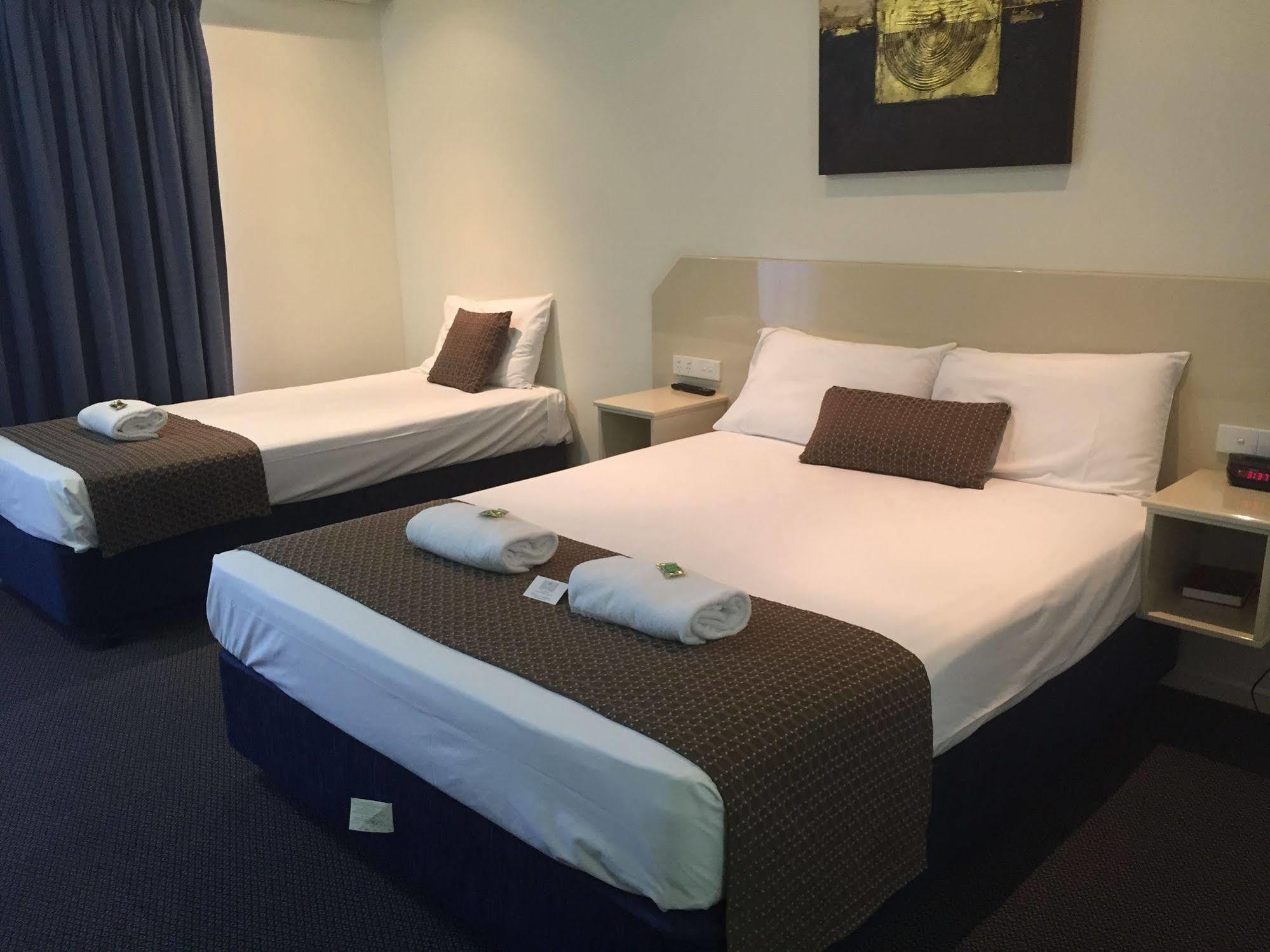 Bluewater Harbour Motel Боуэн Экстерьер фото