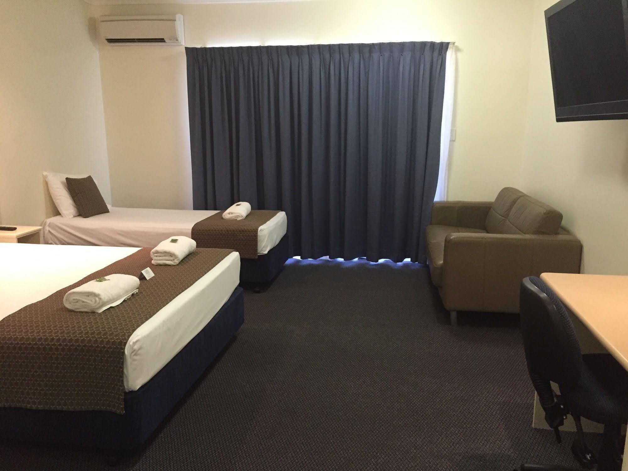 Bluewater Harbour Motel Боуэн Экстерьер фото
