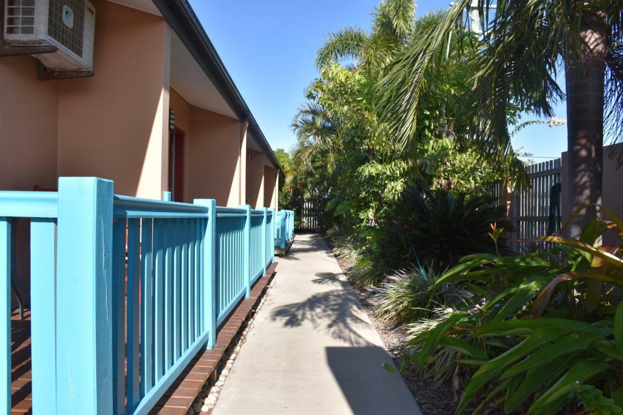 Bluewater Harbour Motel Боуэн Экстерьер фото